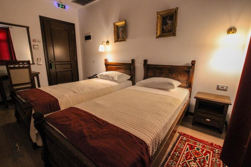 Standard Double Room image 3