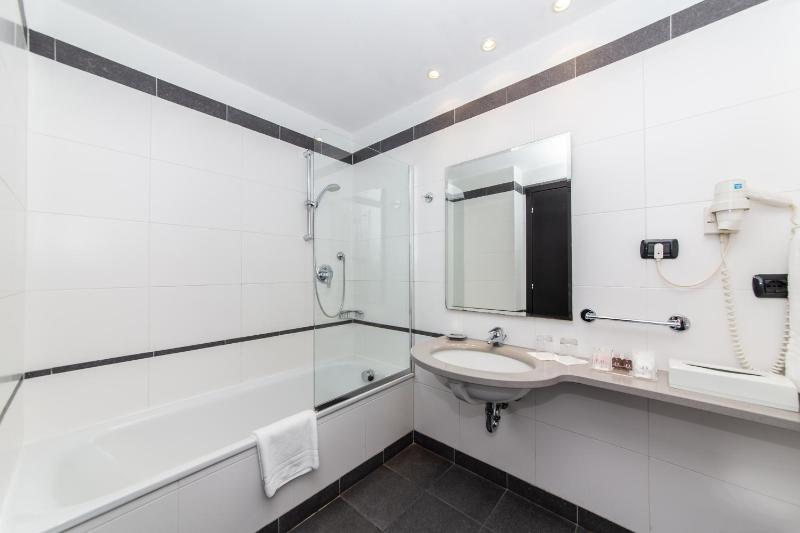 Classic Double Room (1 Adult) image 1