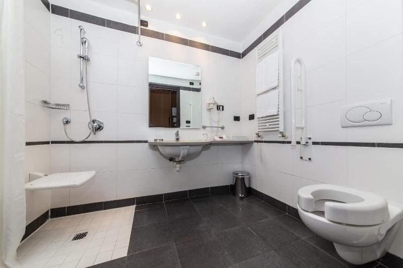 Basic Single Room image 4