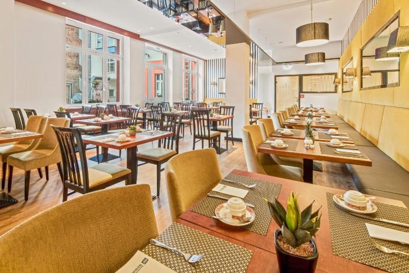 Best Western Plus Hotel Excelsior - image 32