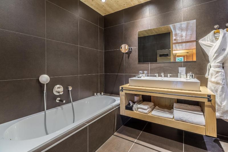 Superior Double Room image 3
