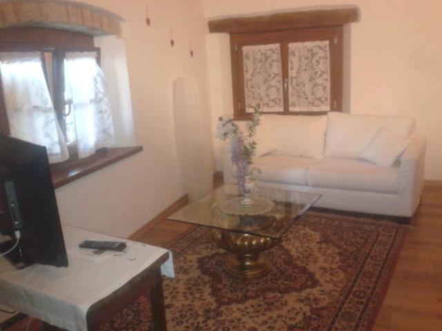 Studio with Spa Bath image 1