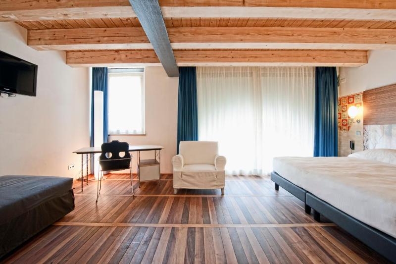 Deluxe Triple Room with Spa Access image 3