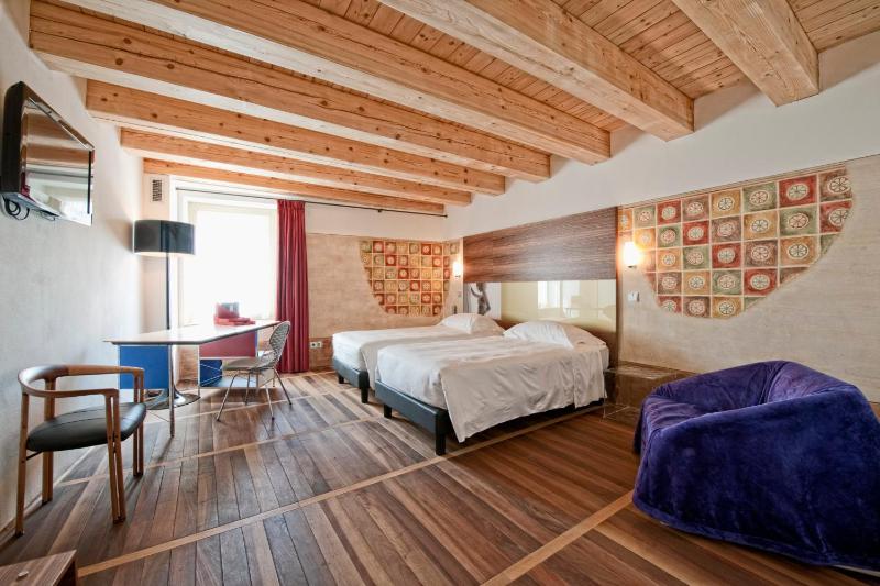 Deluxe Triple Room with Spa Access image 1