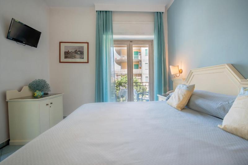 Hotel Ascot Sorrento - image 2