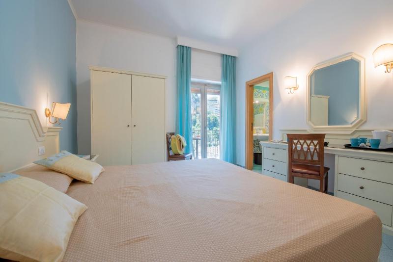 Double or Twin Room with Balcony image 3