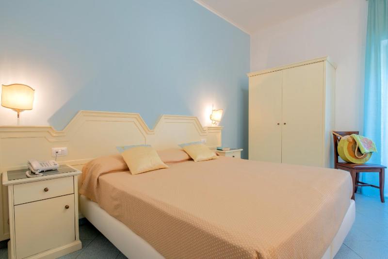 Double or Twin Room with Balcony image 2