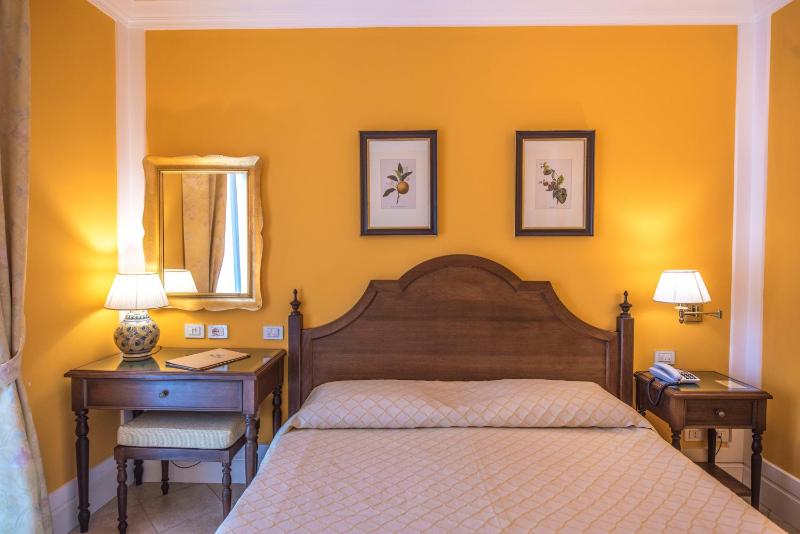 Standard Double/Twin Room image 3
