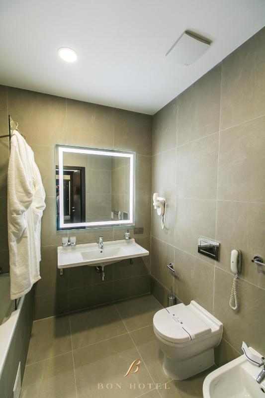Standard Double Room image 2