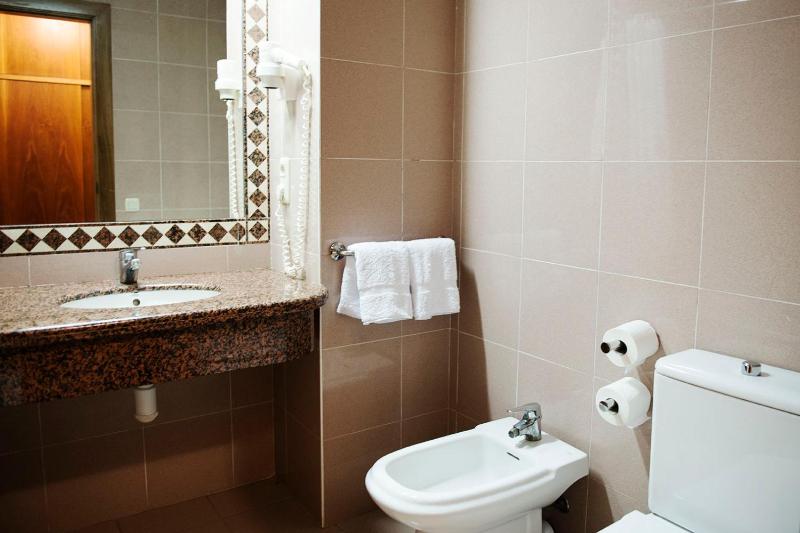 Economy Double or Twin Room image 2