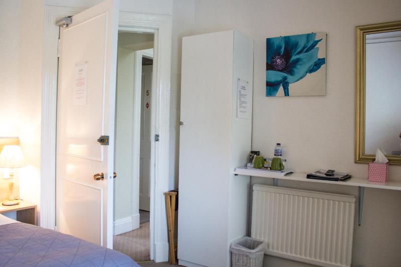 Double Room image 4