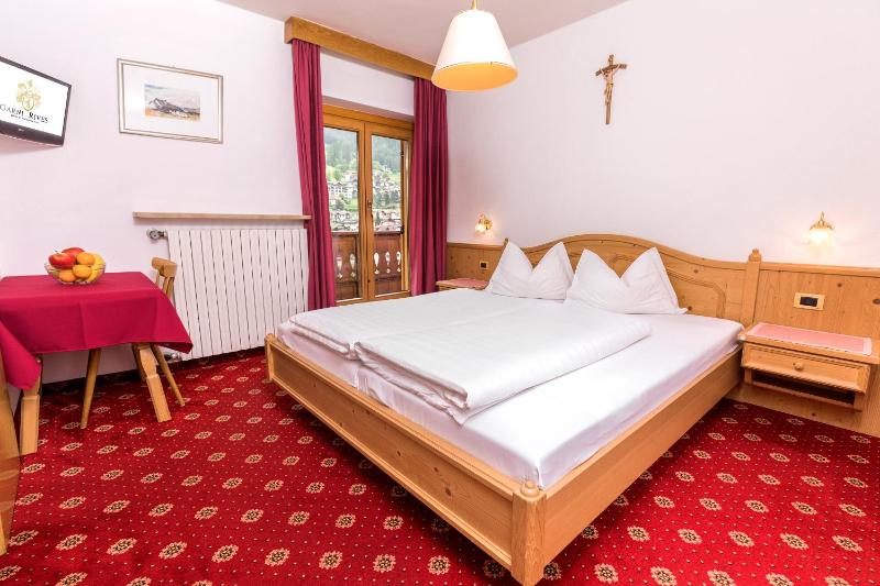 Double Room with Balcony image 1