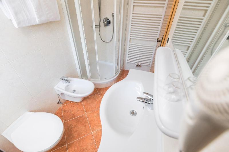 Triple Room with Balcony image 2