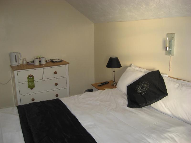 Economy Double Room image 2