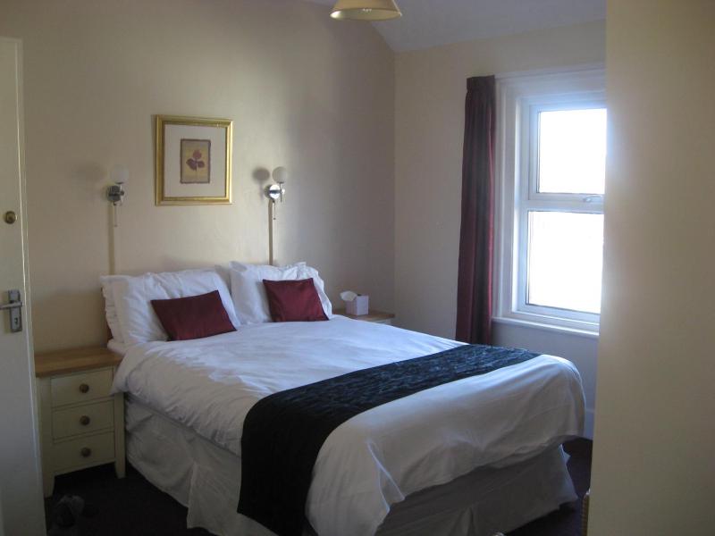 En Suite Triple Family Room image 1