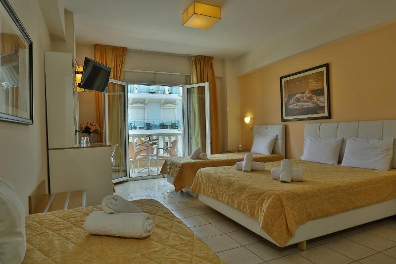 Classic Quadruple Room image 3