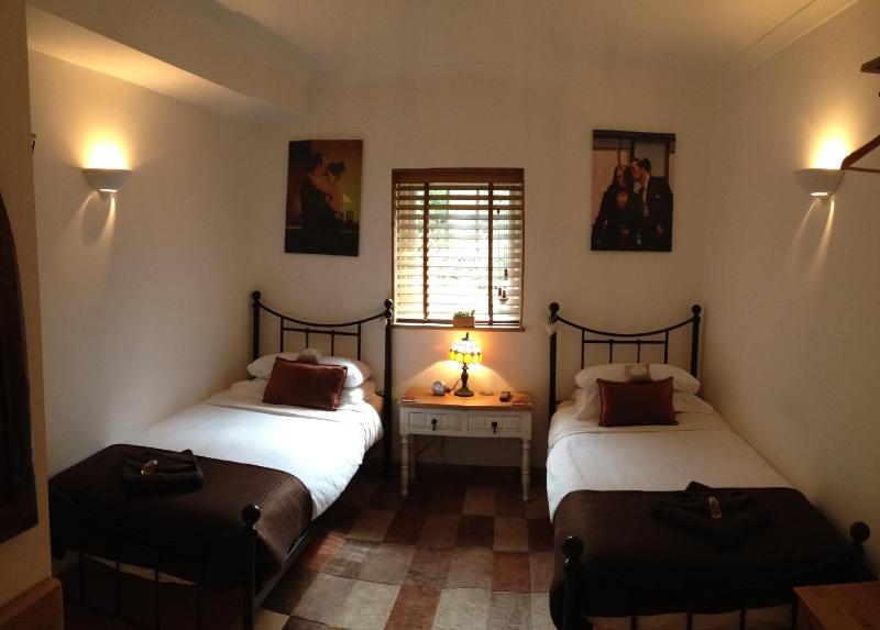 Twin Room image 2
