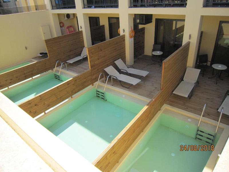 Superior Double Room Semi-Basement with Private Pool image 4
