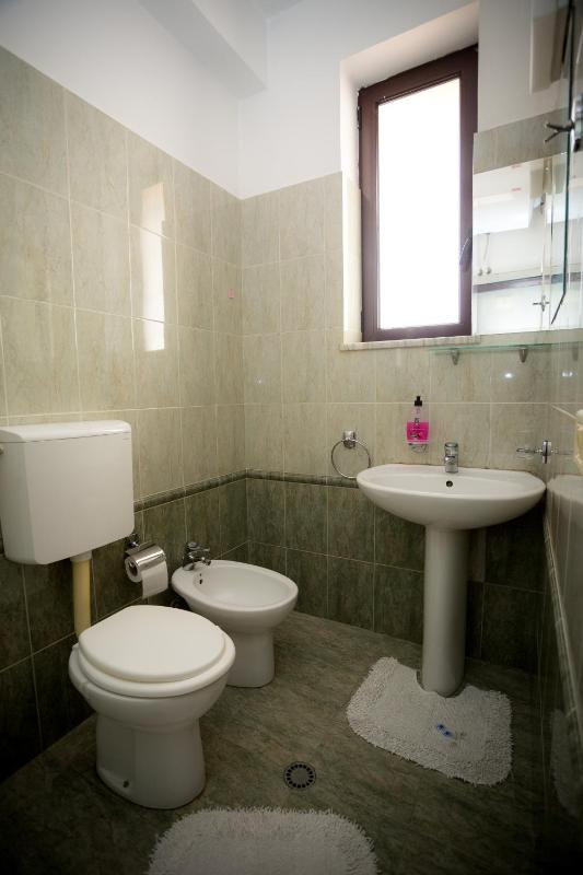 Double Room image 3