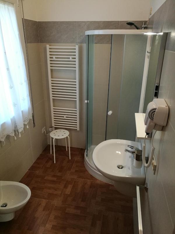 Large Double Room image 4
