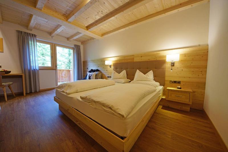 Double Room with Balcony image 4