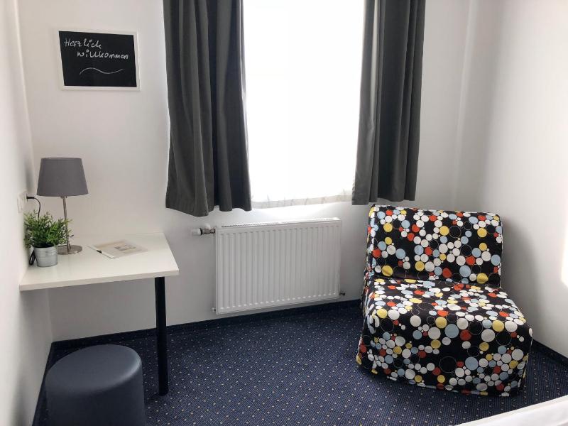 Single Room image 4