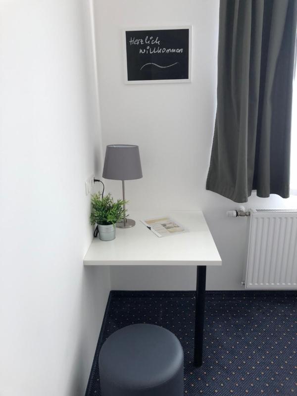 Single Room image 3