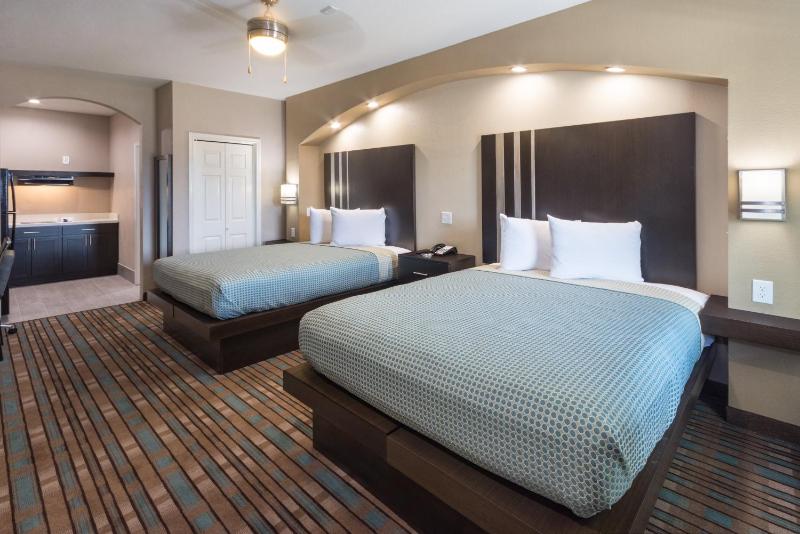 Superior Queen Room with Two Queen Beds - Smoking image 2