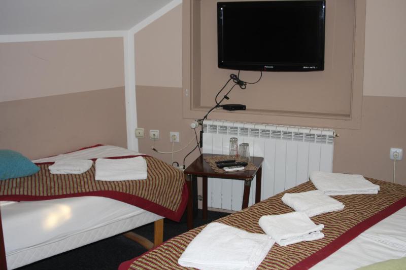 Triple Room with Shower image 1