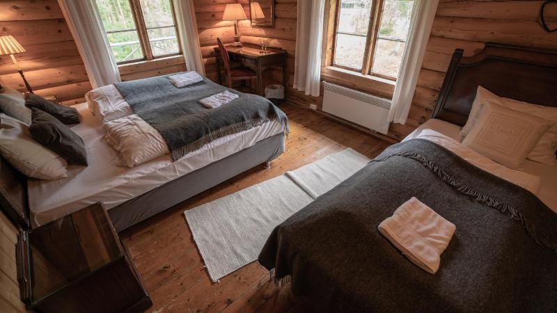 Triple Room with Shared Bathroom image 1
