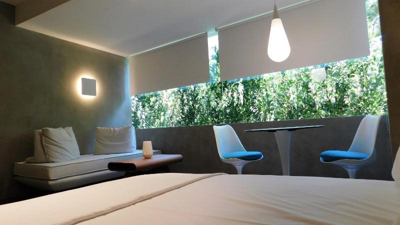 Superior Suite with Garden View image 3