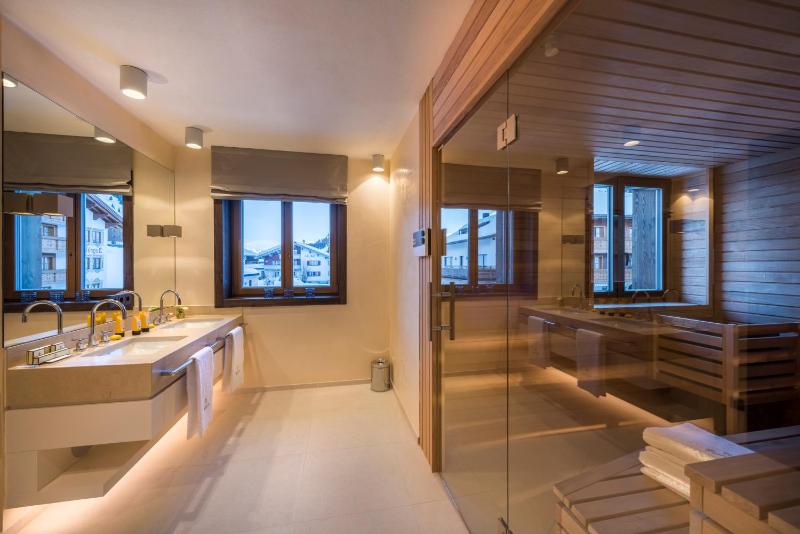 Apartment with Mountain View image 3