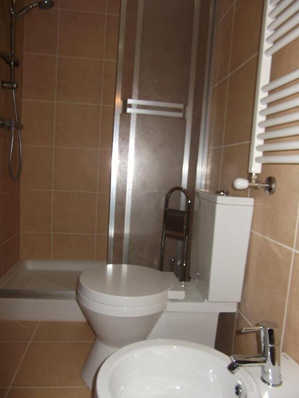 One-Bedroom Apartment with Sofa Bed image 2