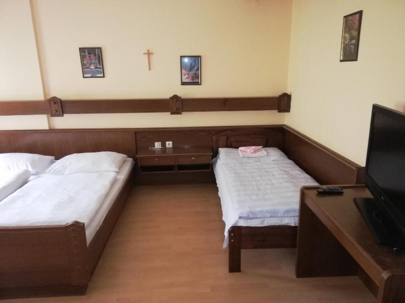 Standard Triple Room image 3