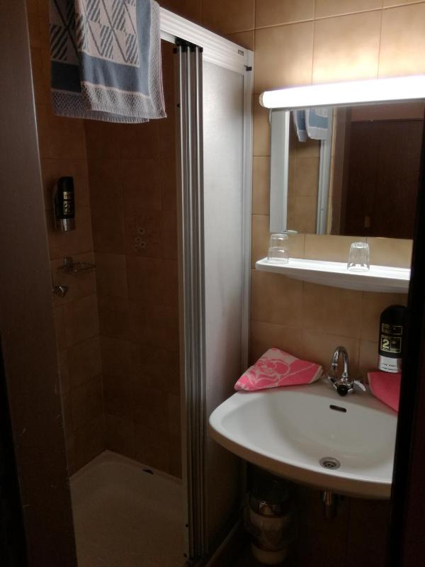 Standard Triple Room image 4