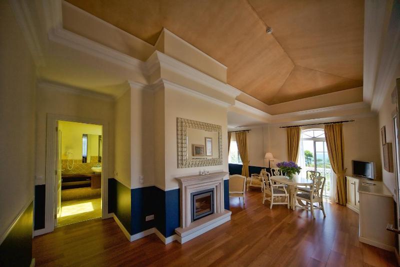 One-Bedroom Apartment image 4