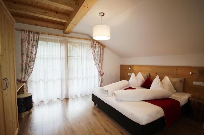 One-Bedroom Apartment image 3