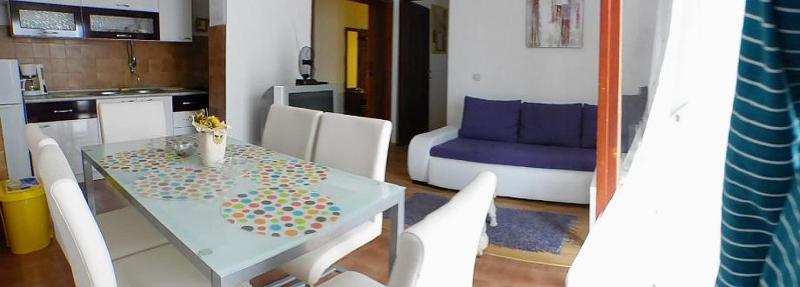 Three-Bedroom Apartment with Terrace and Sea View image 3