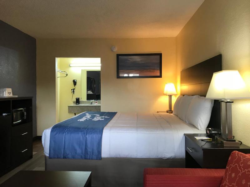 King Room - Non-Smoking image 2