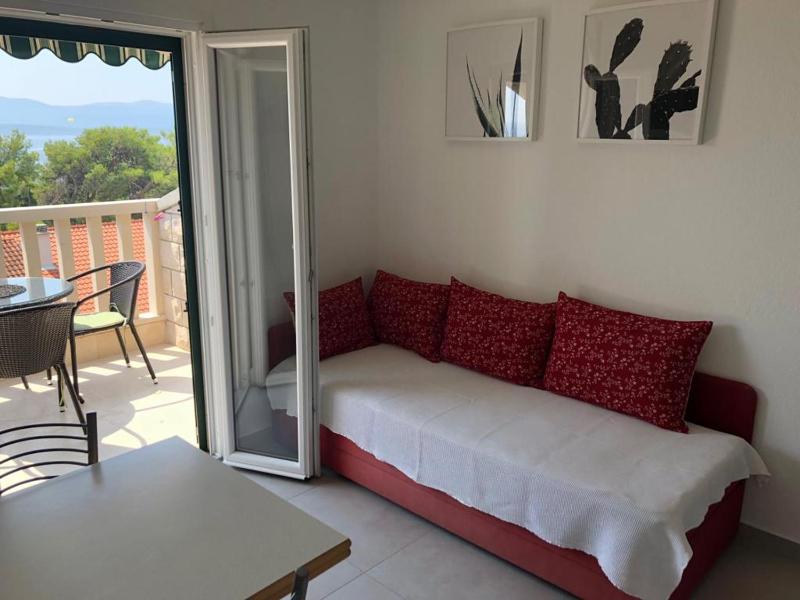 One-Bedroom Apartment with Balcony and Sea View image 2