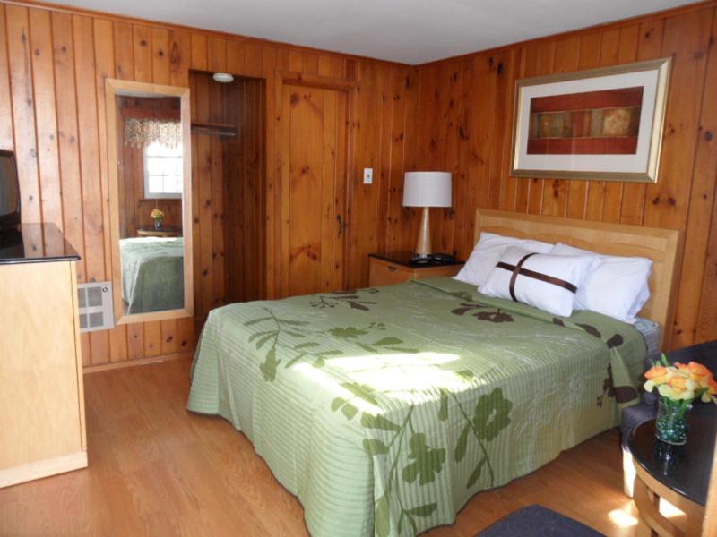 Queen Room image 2