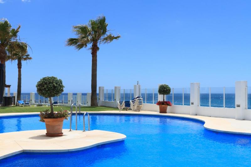 Apartment with Sea View image 3