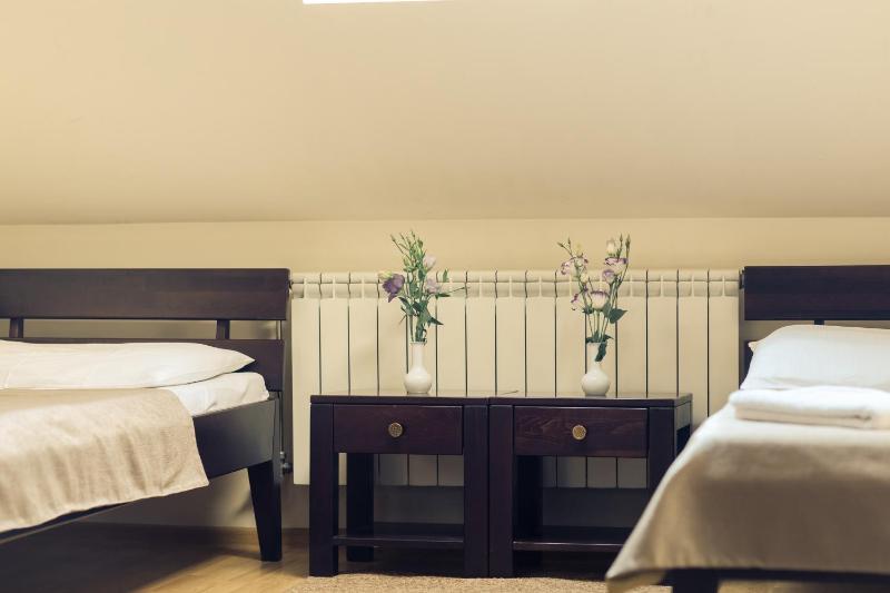 Twin Room image 4
