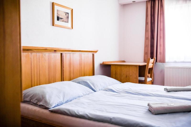 Double Room with Shared Bathroom image 2