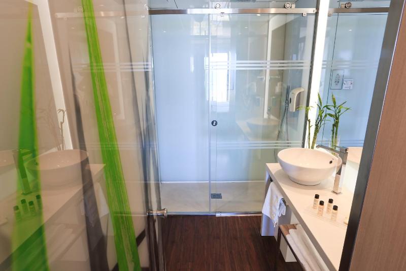 Triple Room with View image 3
