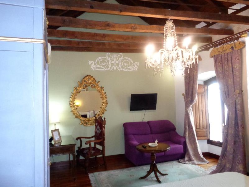 Deluxe Double or Twin Room with Spa Bath image 3