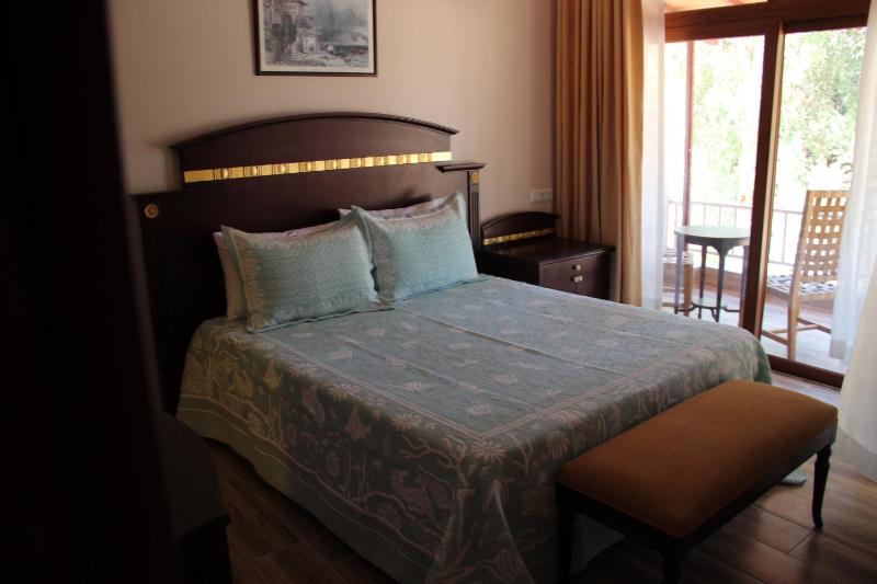 Double Room with Balcony (2 Adults + 1 Child) image 2