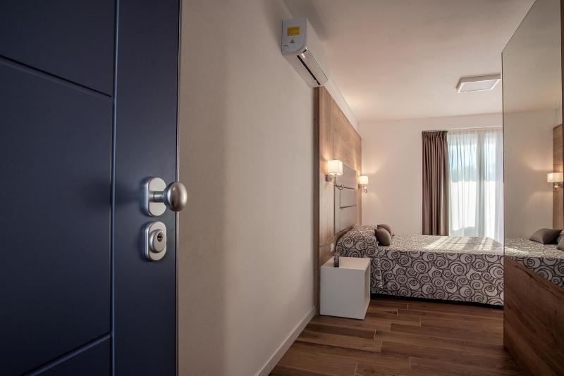 Aparthotel Miramare - image 40