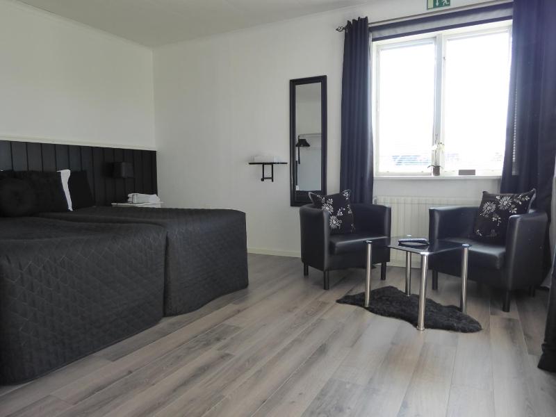 Standard Family Room image 4