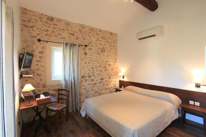 Standard Double Room image 2